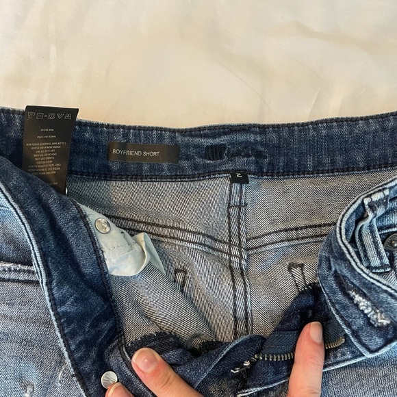 Kut from the kloth distressed shorts. Size 2 - Picture 2 of 5